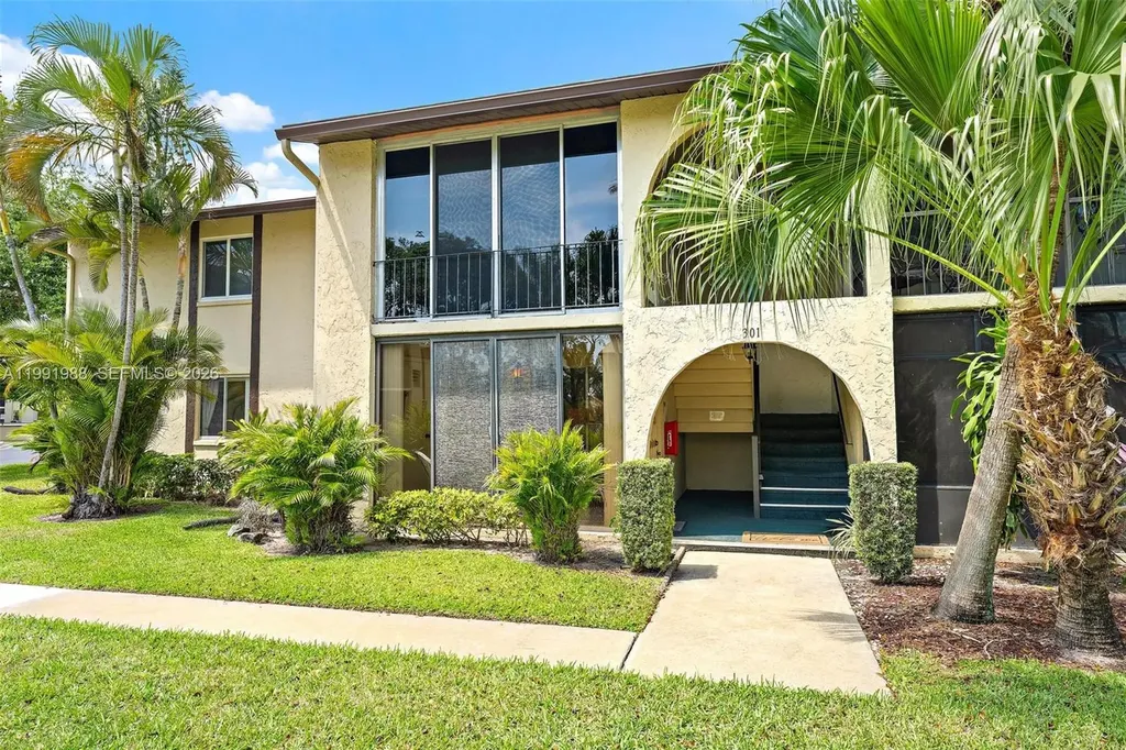301 Pine Ridge Circle Green Acres FL 33463