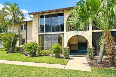 301 Pine Ridge Circle Green Acres FL 33463