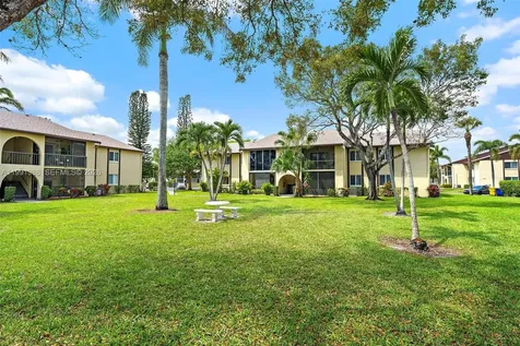 301 Pine Ridge Circle Green Acres FL 33463