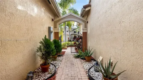 3889 Tree Top Drive Weston FL 33332