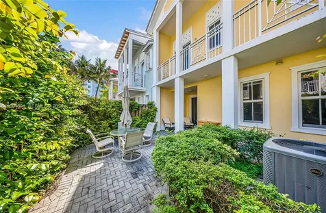 10711 NW 75th Lane Doral FL 33178