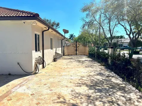 8899 NW 176th Lane Hialeah FL 33018