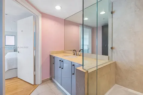 7728 Collins Avenue Miami Beach FL 33141