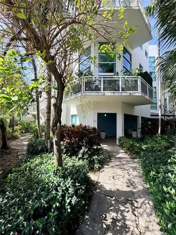 7728 Collins Avenue Miami Beach FL 33141