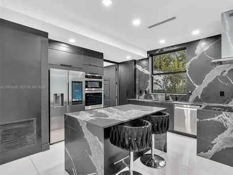 3010 Alton Road Miami Beach FL 33140