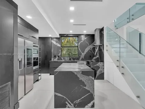 3010 Alton Road Miami Beach FL 33140