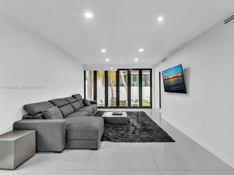 3010 Alton Road Miami Beach FL 33140