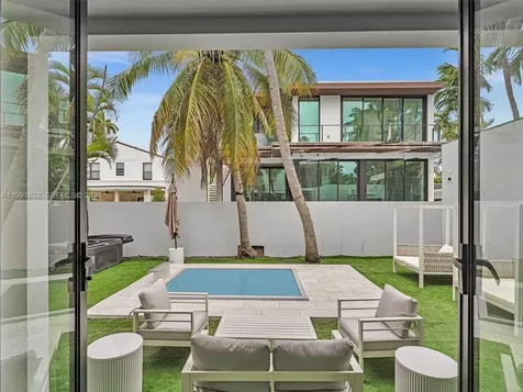3010 Alton Road Miami Beach FL 33140