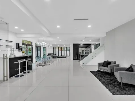 3010 Alton Road Miami Beach FL 33140