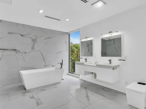 3010 Alton Road Miami Beach FL 33140