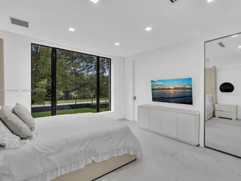 3010 Alton Road Miami Beach FL 33140