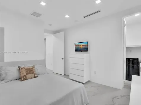 3010 Alton Road Miami Beach FL 33140