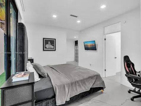 3010 Alton Road Miami Beach FL 33140