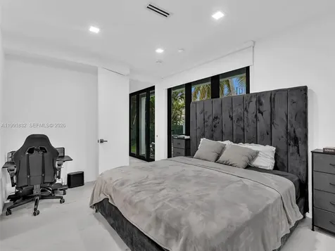 3010 Alton Road Miami Beach FL 33140