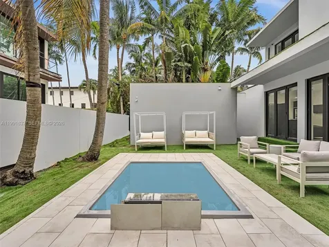 3010 Alton Road Miami Beach FL 33140