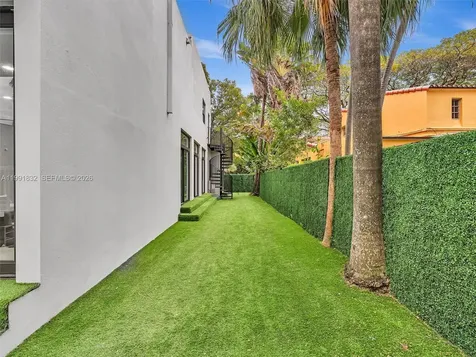 3010 Alton Road Miami Beach FL 33140