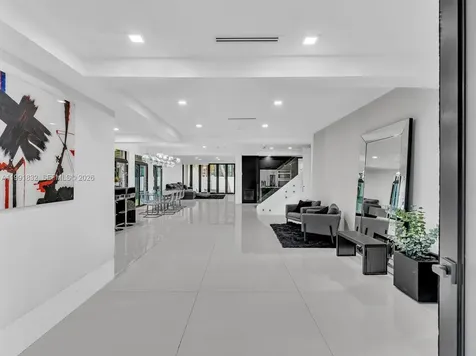 3010 Alton Road Miami Beach FL 33140