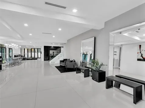 3010 Alton Road Miami Beach FL 33140