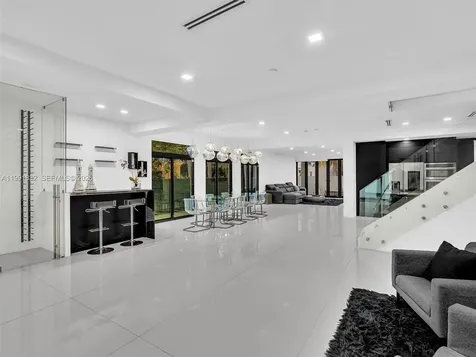 3010 Alton Road Miami Beach FL 33140