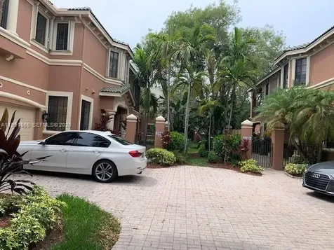 2800 Kinsington Circle Weston FL 33332