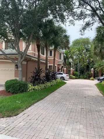 2800 Kinsington Circle Weston FL 33332