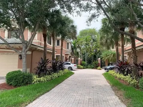 2800 Kinsington Circle Weston FL 33332