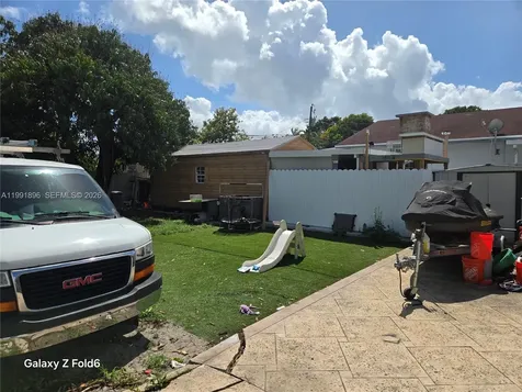 234 E 44th Street Hialeah FL 33013