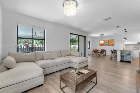 9761 NW 9th Street Miami FL 33172
