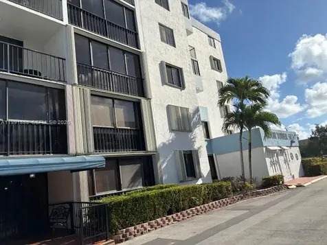 5033 NW 7th Street Miami FL 33126
