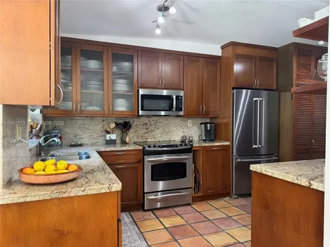204 Westwood Drive Key Biscayne FL 33149