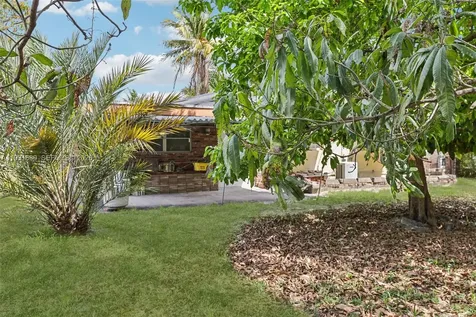 272 W 46th Street Hialeah FL 33012