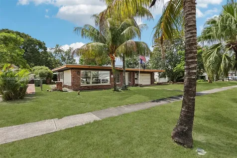 272 W 46th Street Hialeah FL 33012