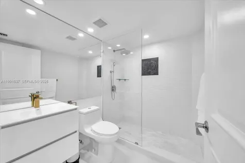 6767 Collins Avenue Miami Beach FL 33141
