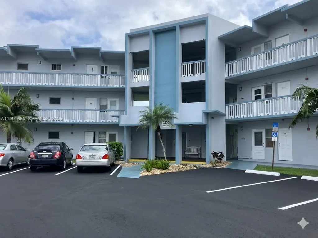 2300 Park Lane Hollywood FL 33021