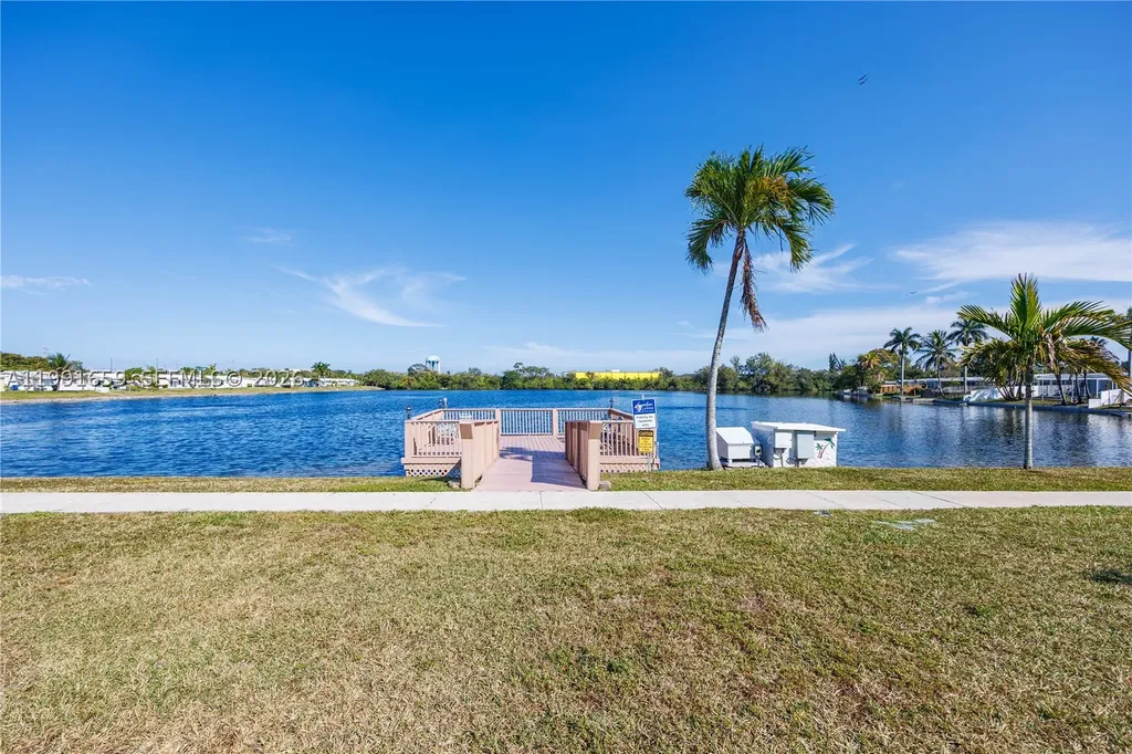 2300 Park Lane Hollywood FL 33021