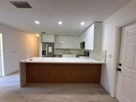 3755 Oak Avenue Miami FL 33133