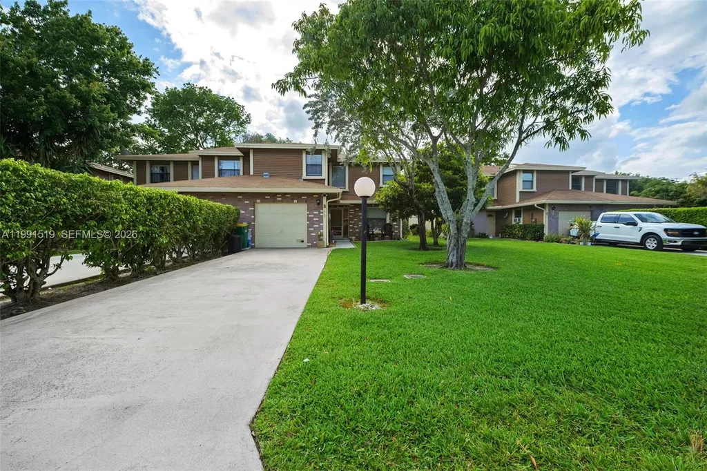 6183 Pine Tree Lane Unit B Tamarac FL 33319