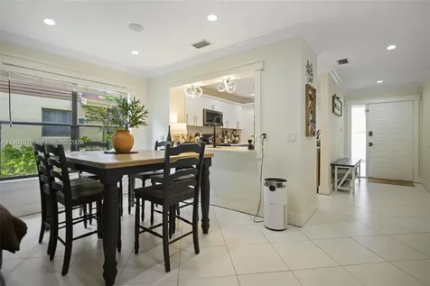 6183 Pine Tree Lane Unit B Tamarac FL 33319