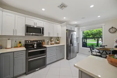 6183 Pine Tree Lane Unit B Tamarac FL 33319