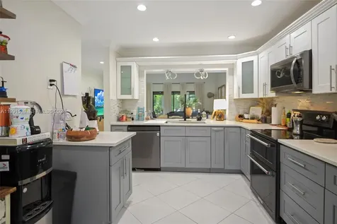 6183 Pine Tree Lane Unit B Tamarac FL 33319