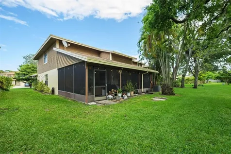 6183 Pine Tree Lane Unit B Tamarac FL 33319