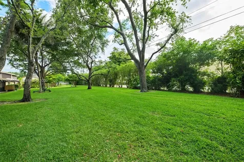 6183 Pine Tree Lane Unit B Tamarac FL 33319