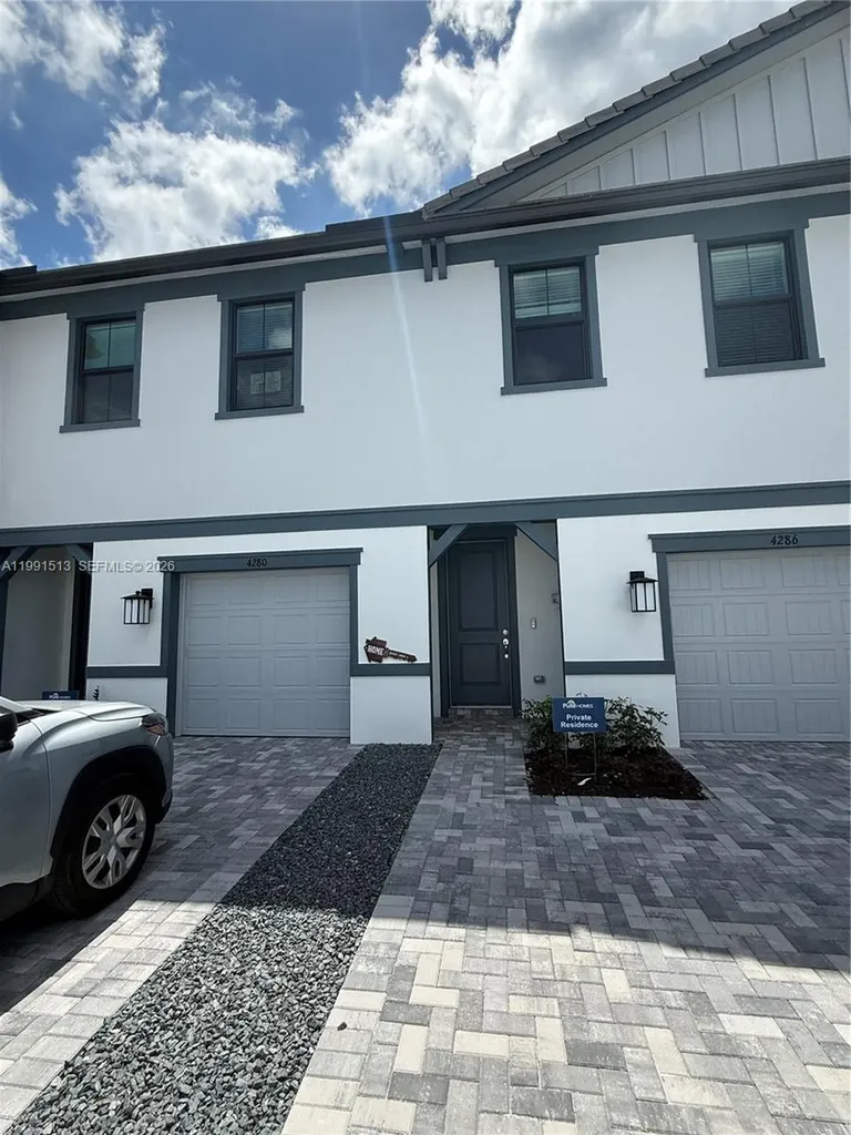 4286 Efendi Drive Lantana FL 33462