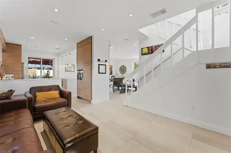 8657 NW 2nd Street Miami FL 33126
