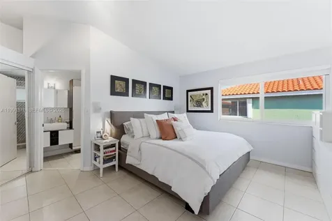8657 NW 2nd Street Miami FL 33126