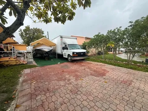 4470 W 1st Avenue Hialeah FL 33012