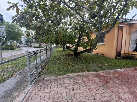 4470 W 1st Avenue Hialeah FL 33012