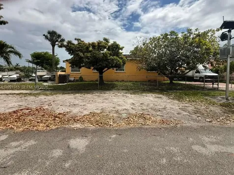 4470 W 1st Avenue Hialeah FL 33012