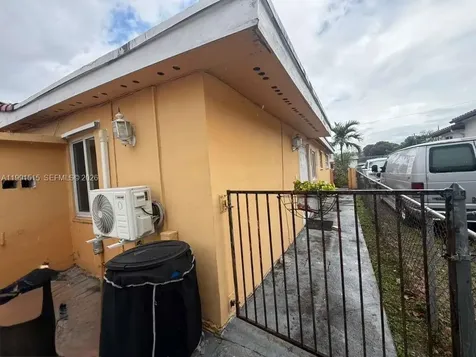 4470 W 1st Avenue Hialeah FL 33012