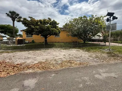 4470 W 1st Avenue Hialeah FL 33012